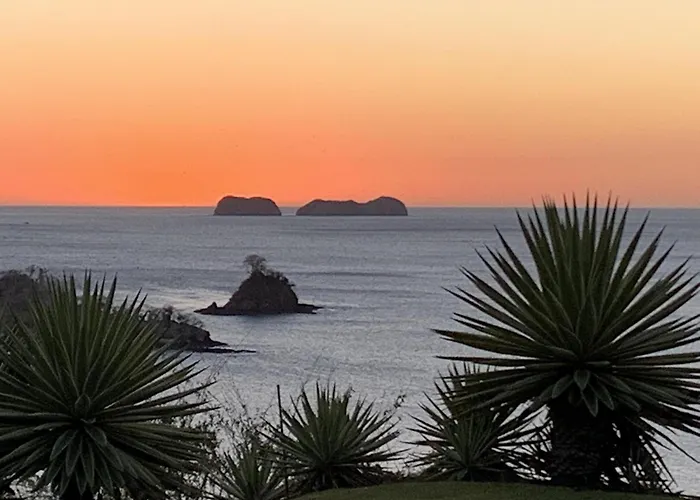 Seaside Escape At Catalinas *